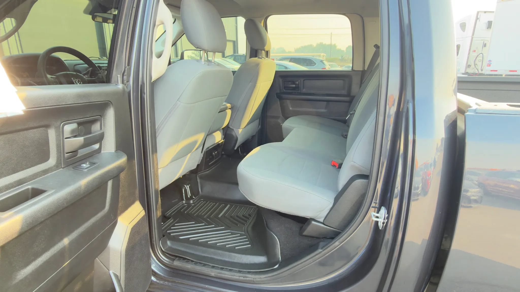 Used 2018 RAM 2500 Tradesman w/ Chrome Appearance Group AWD/4WD image 14