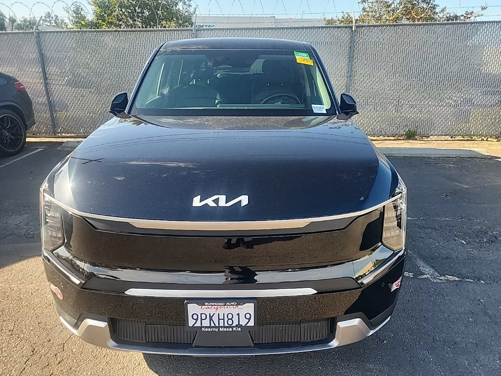 Certified 2024 Kia EV9 Light Long Range RWD image 2