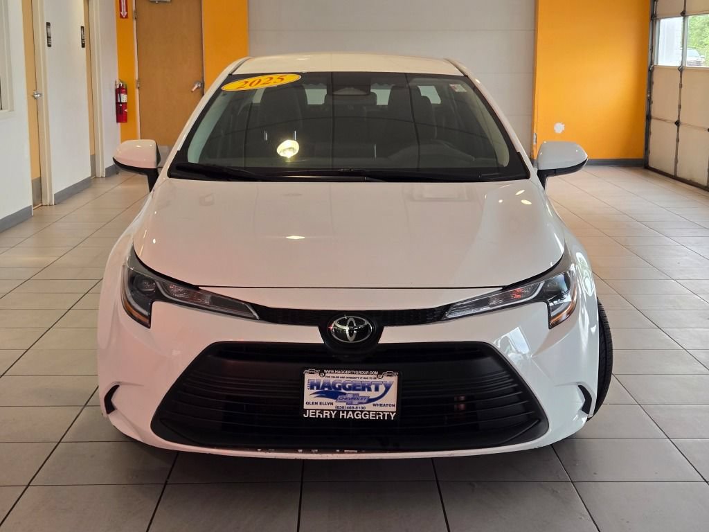 Used 2025 Toyota Corolla LE FWD image 2