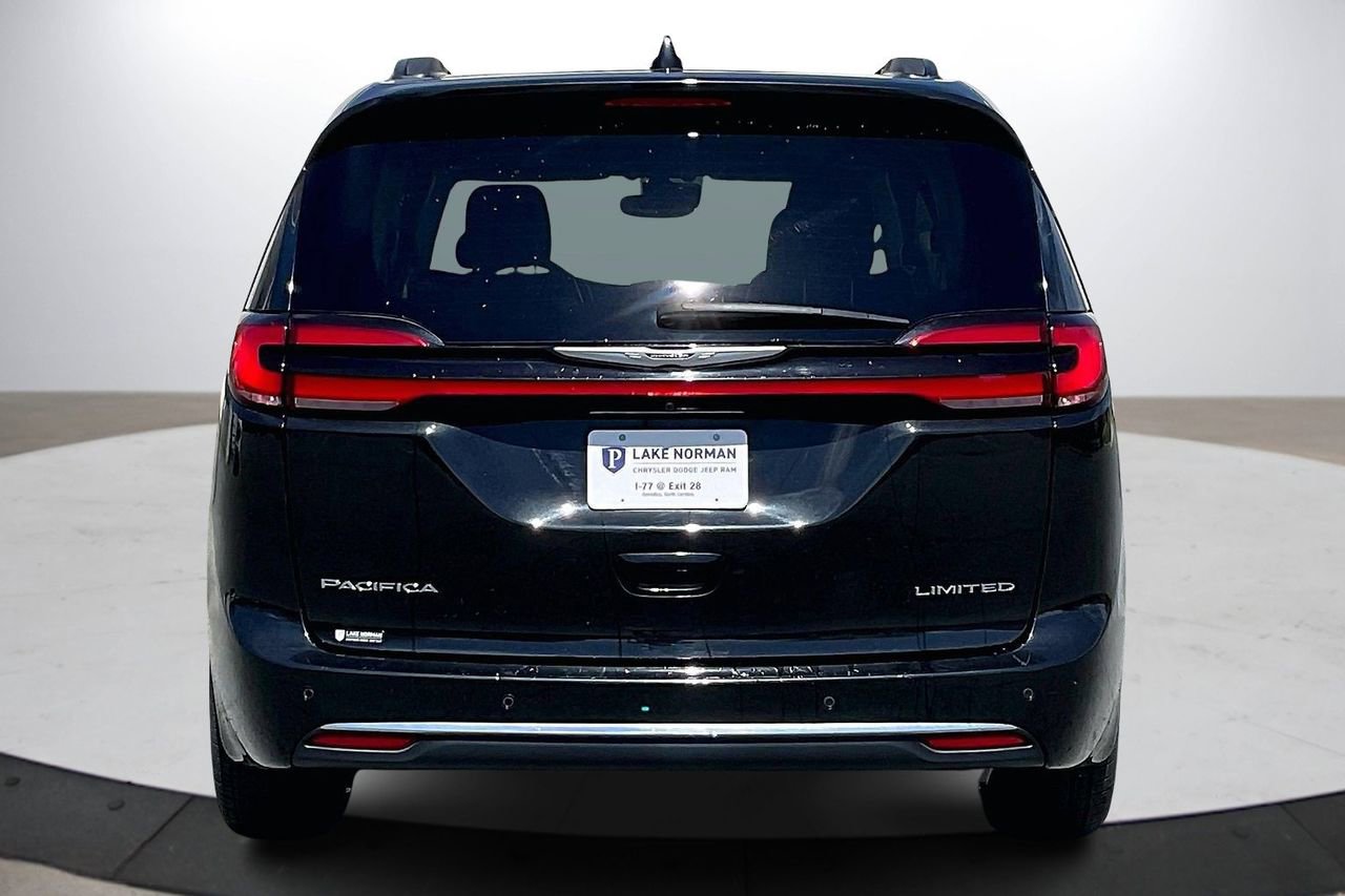 Used 2023 Chrysler Pacifica Limited image 8