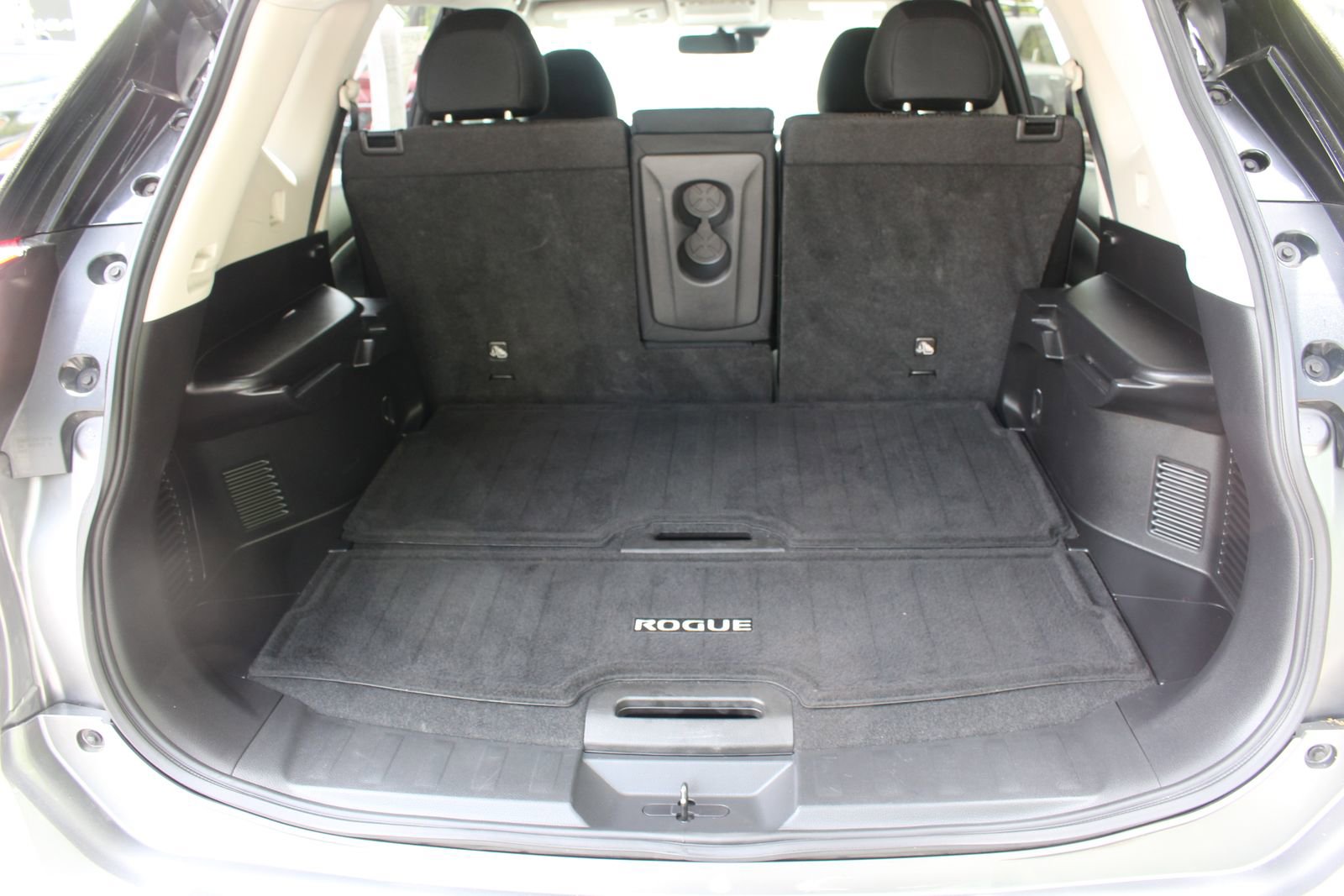 Used 2020 Nissan Rogue SV w/ Premium Package image 9