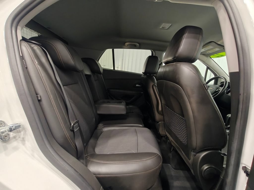 Used 2022 Chevrolet Trax LT w/ Driver Confidence Package AWD/4WD image 21