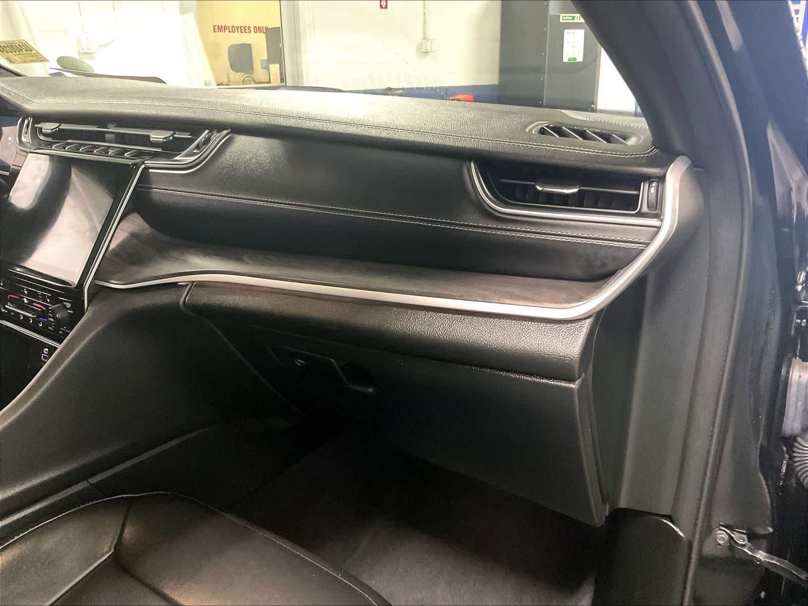 Used 2024 Jeep Grand Cherokee Limited 4xe AWD/4WD image 13
