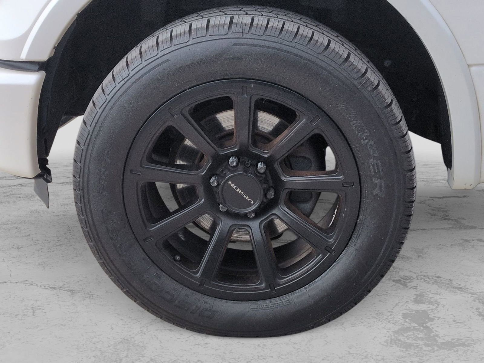 Used 2015 Ford F150 Platinum w/ Equipment Group 701A Luxury image 17