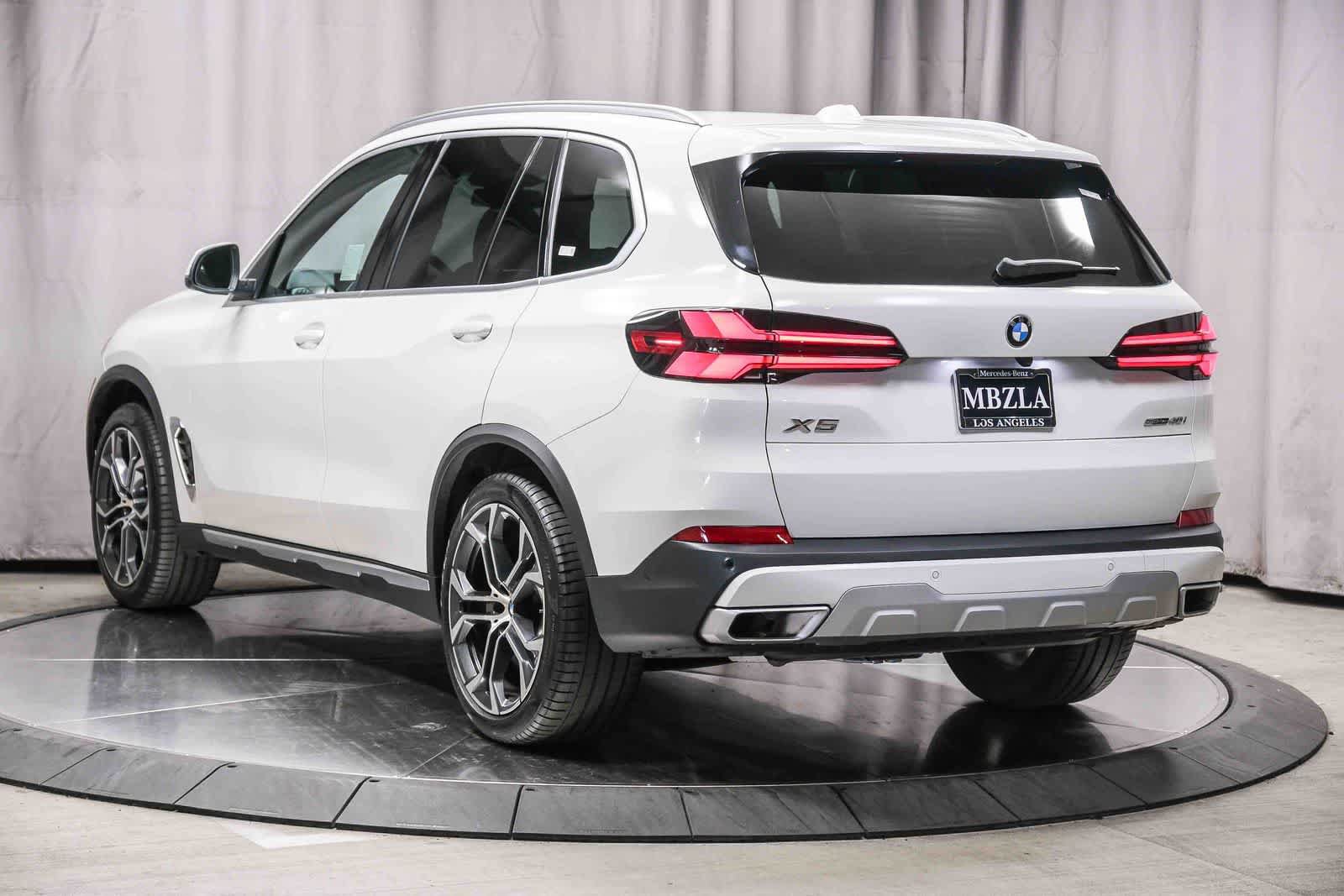 Used 2025 BMW X5 sDrive40i w/ Executive Package RWD image 2