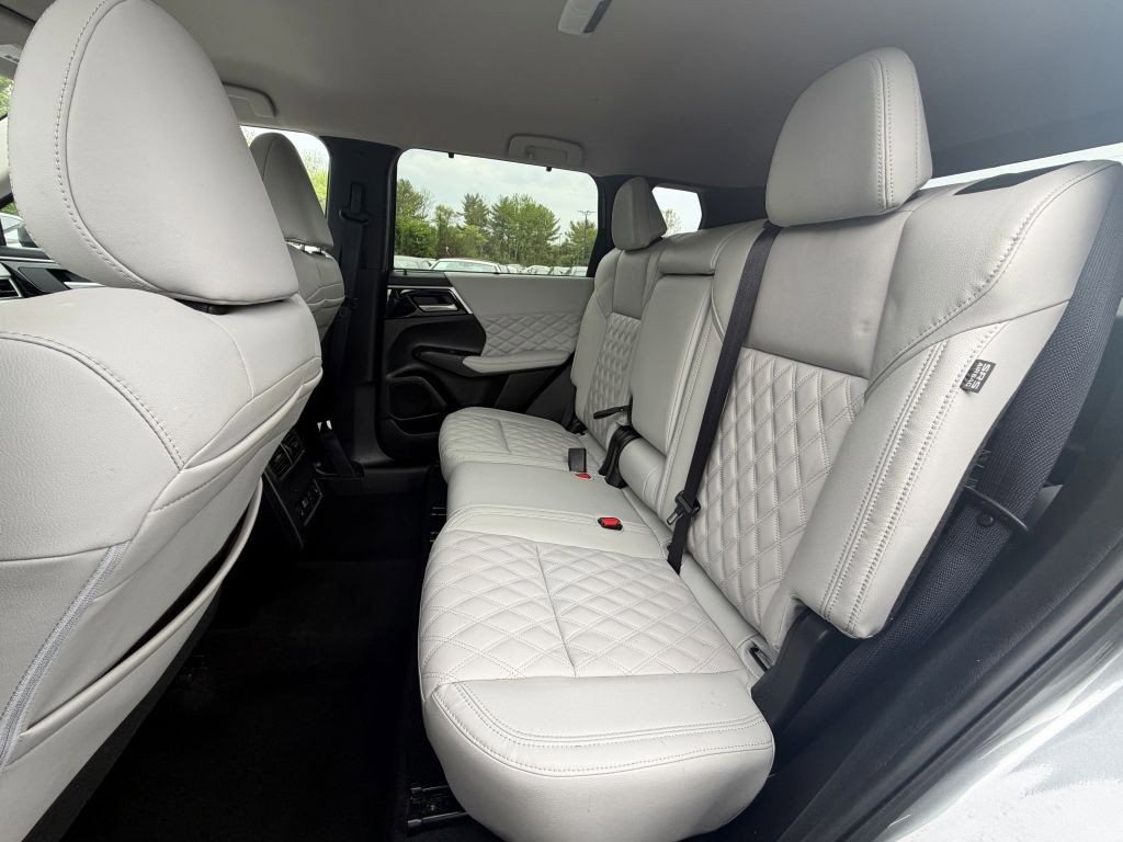 Used 2024 Mitsubishi Outlander SEL AWD/4WD image 23