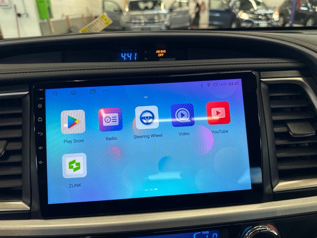 Used 2019 Toyota Highlander Limited Platinum w/ Carpet Mat Package (TMS) AWD/4WD image 17