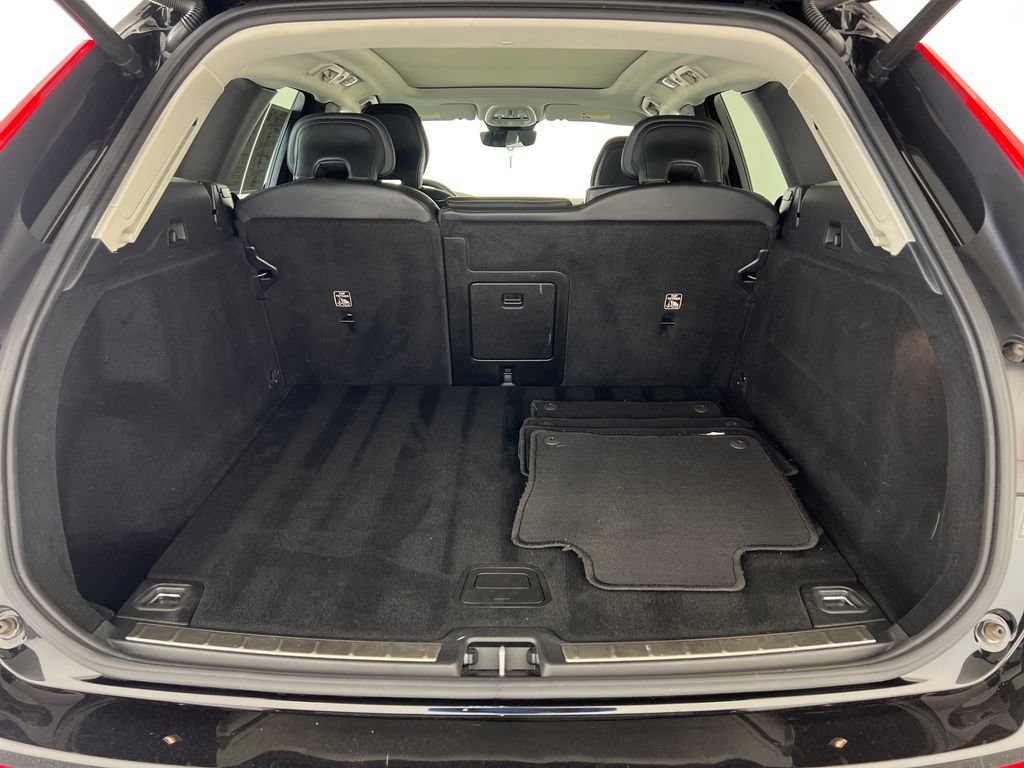 Used 2024 Volvo XC60 B5 Plus AWD/4WD image 25