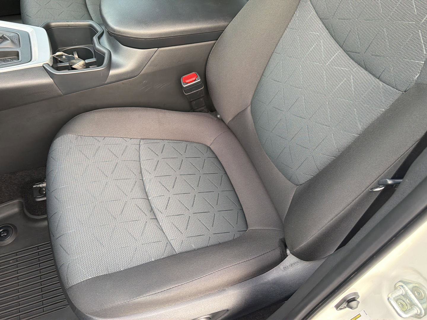 Certified 2025 Toyota RAV4 XLE w/ Convenience Package FWD image 29