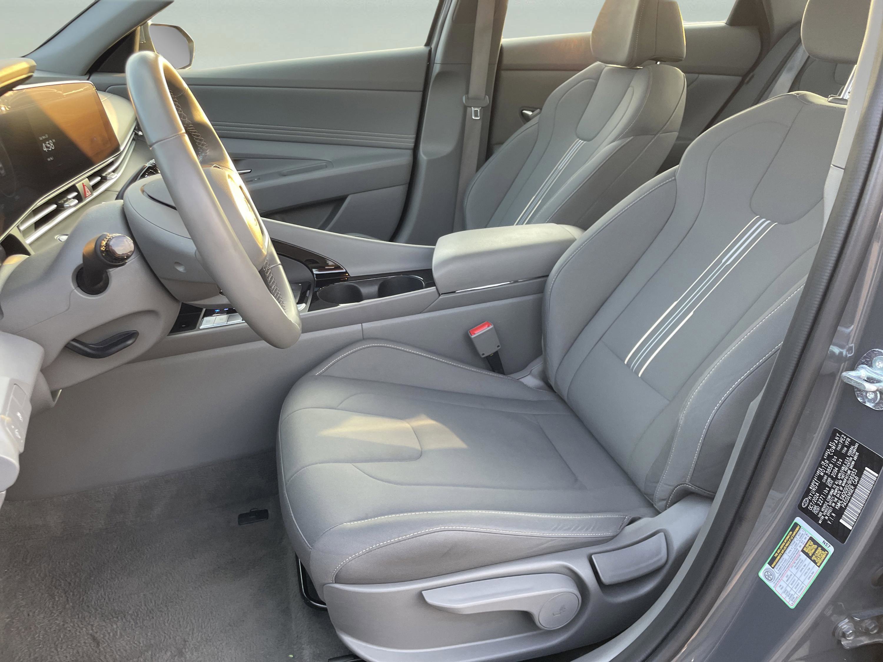 Used 2025 Hyundai Elantra SEL image 10