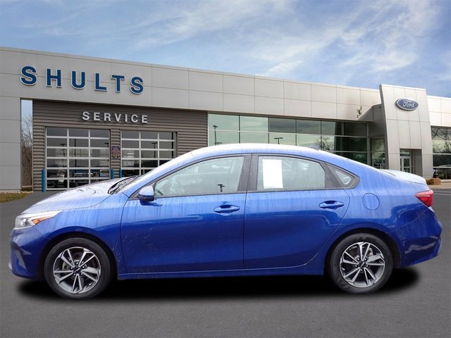 Used 2023 Kia Forte LXS image 2