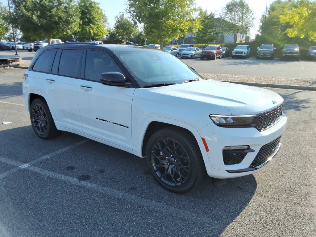 Used 2025 Jeep Grand Cherokee Summit AWD/4WD image 3