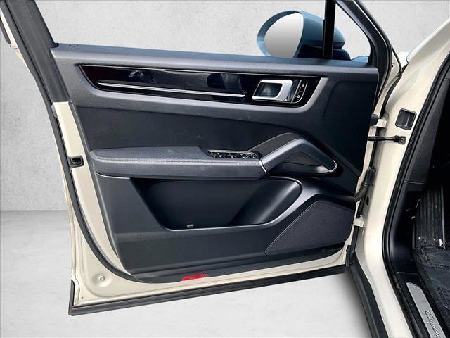 Used 2021 Porsche Cayenne Coupe image 18