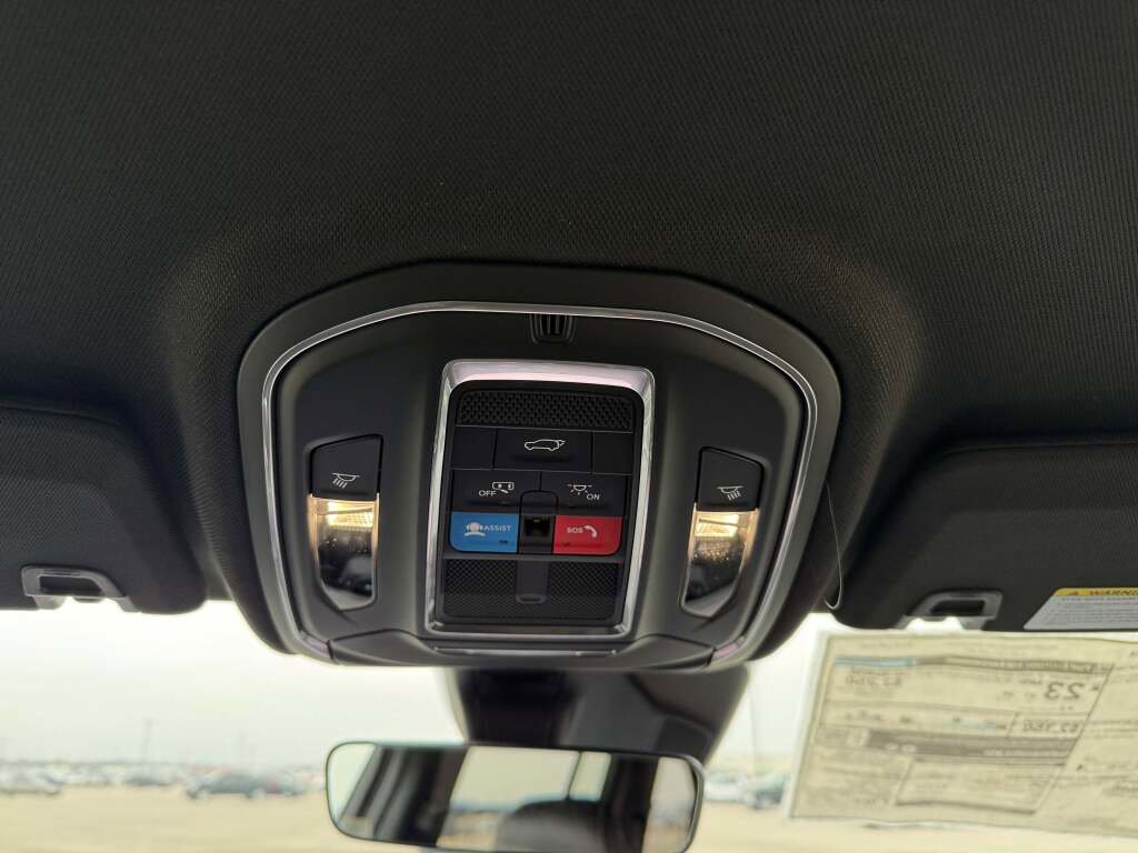 New 2026 Jeep Grand Cherokee Altitude image 20