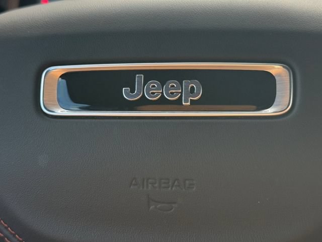 Used 2026 Jeep Grand Cherokee Summit w/ Obsidian Package AWD/4WD image 5