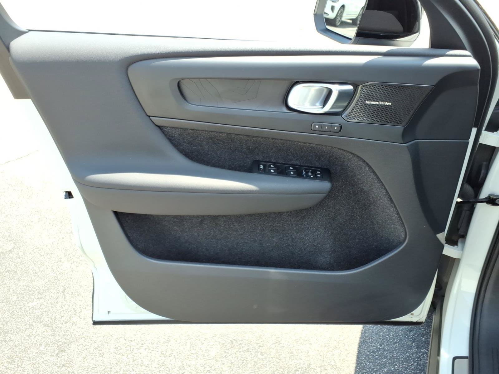 Certified 2023 Volvo C40 P8 Recharge Ultimate AWD/4WD image 8