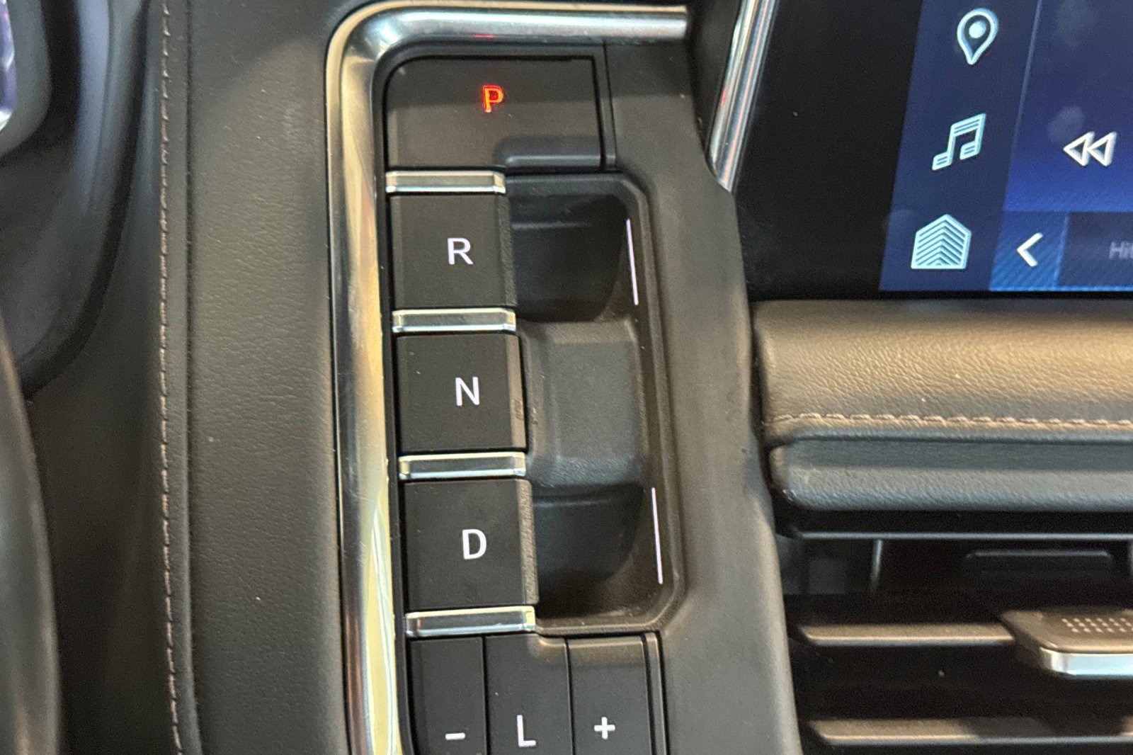 Used 2022 Chevrolet Tahoe High Country image 25