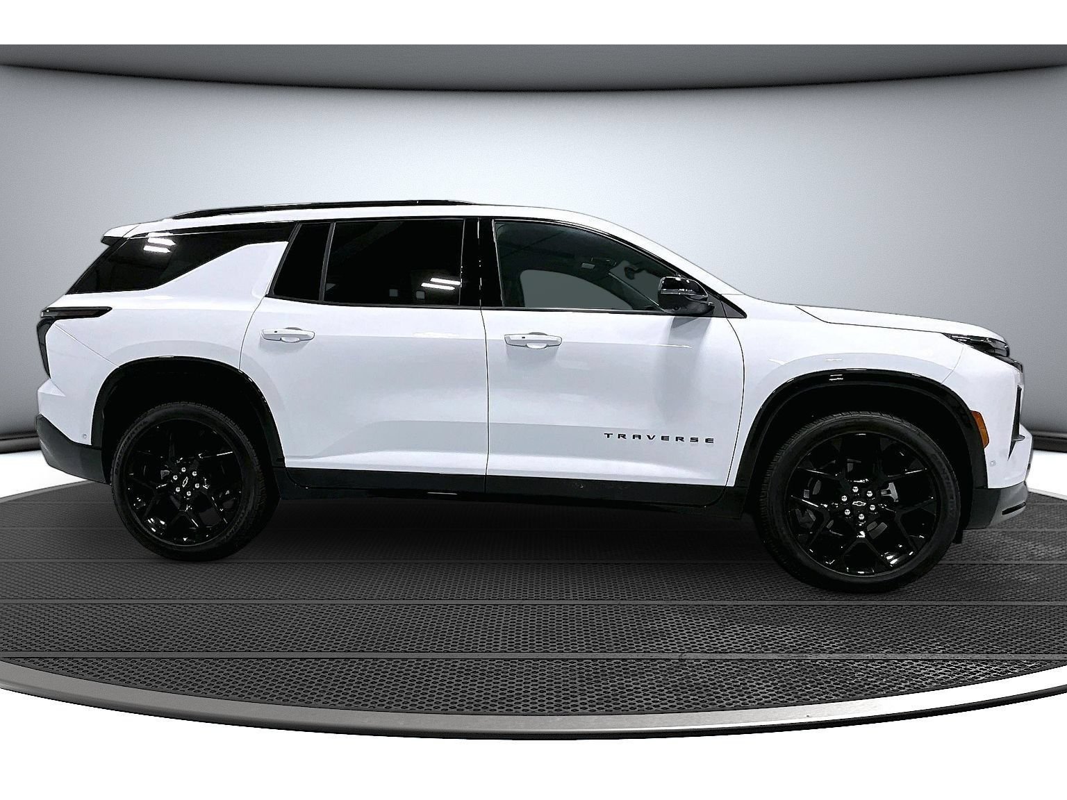 New 2026 Chevrolet Traverse RS w/ LPO, Floor Liner Package FWD image 17