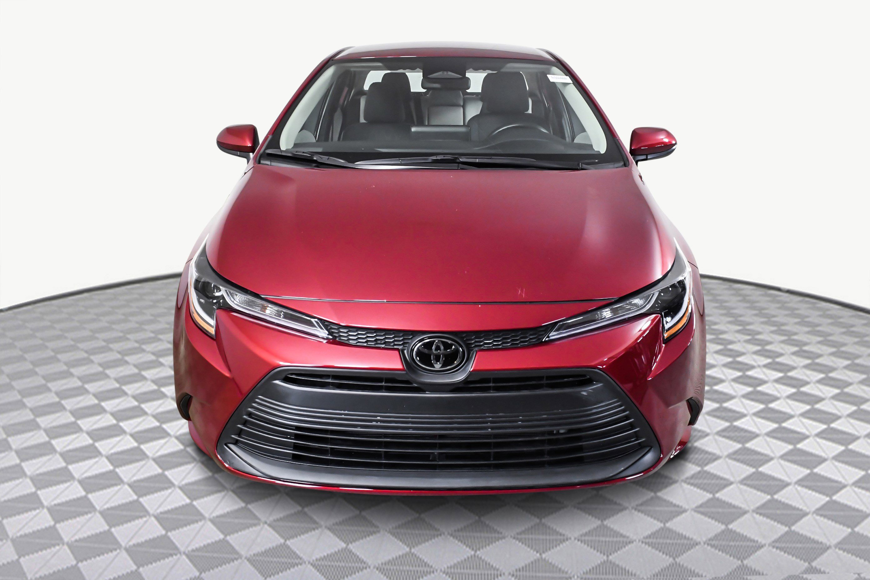 Used 2025 Toyota Corolla LE image 2