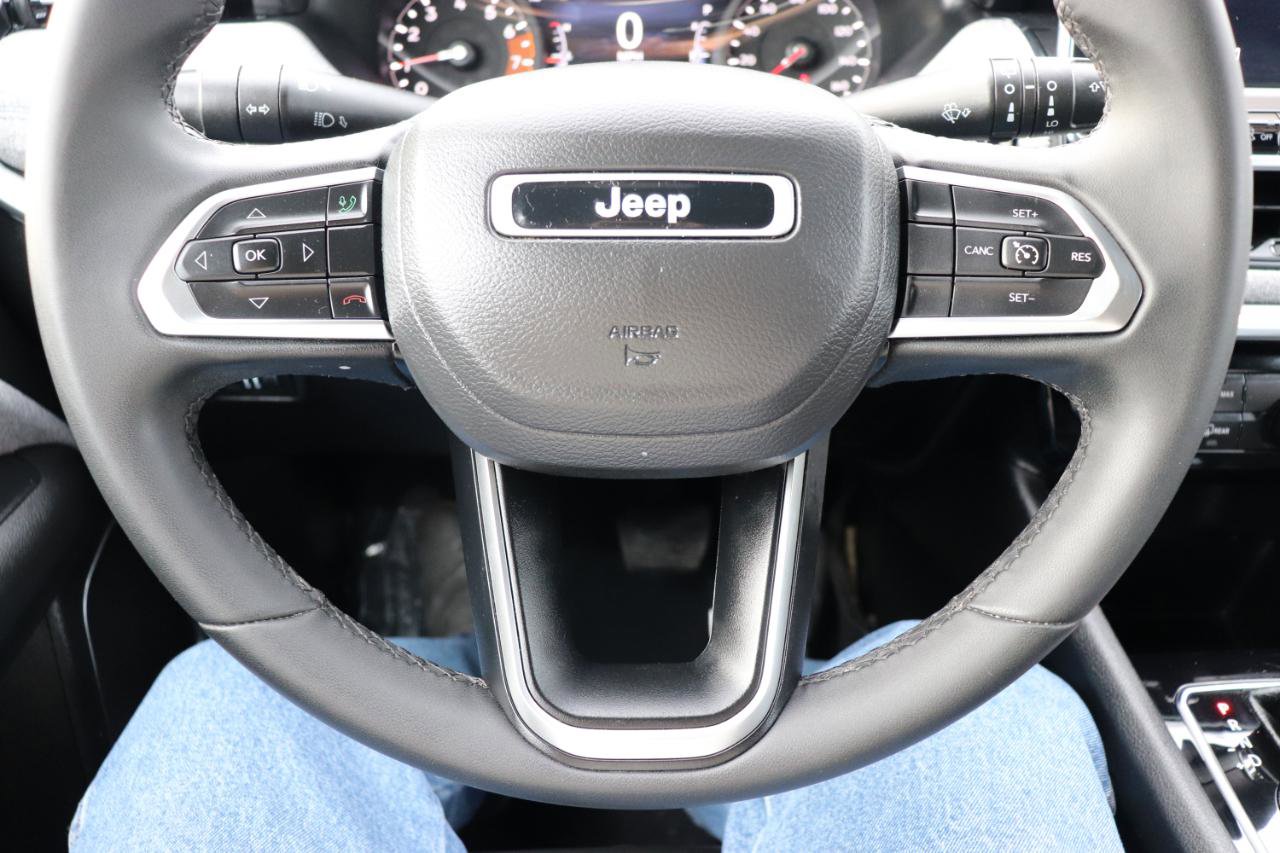 Used 2024 Jeep Compass Latitude AWD/4WD image 28