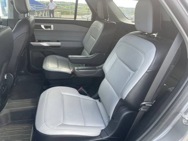 Used 2021 Ford Explorer XLT w/ Equipment Group 202A AWD/4WD image 8