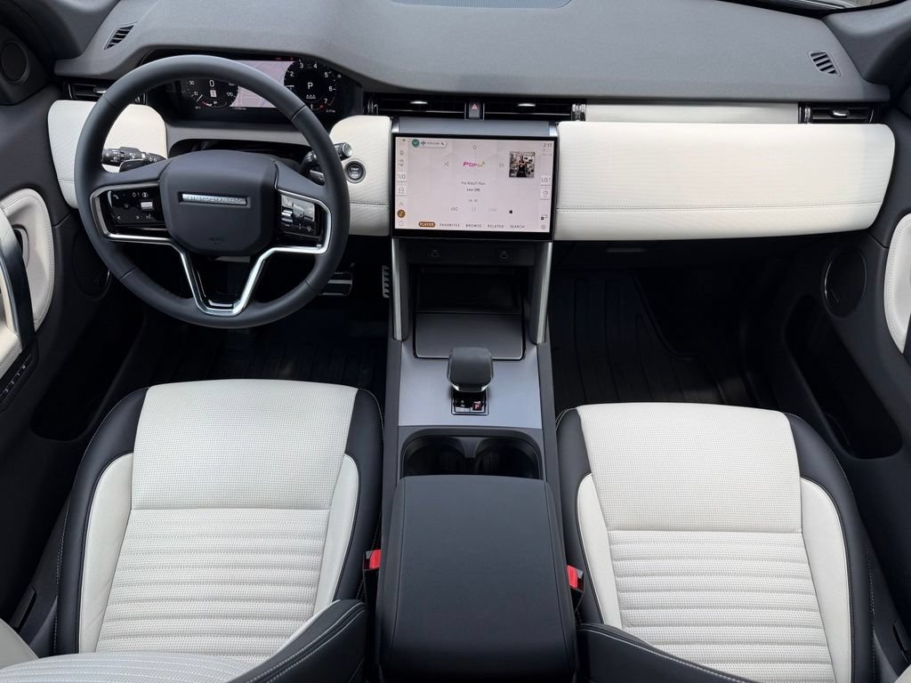 Certified 2025 Land Rover Discovery Sport Dynamic SE AWD/4WD image 17