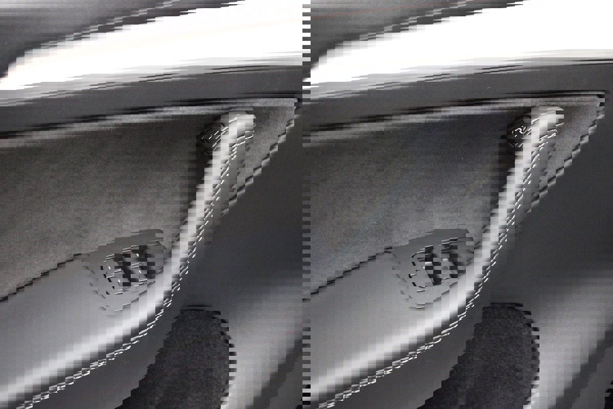 Used 2023 Tesla Model Y Performance image 35