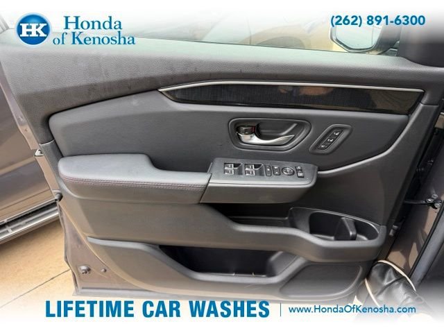Used 2025 Honda Pilot Black Edition image 8