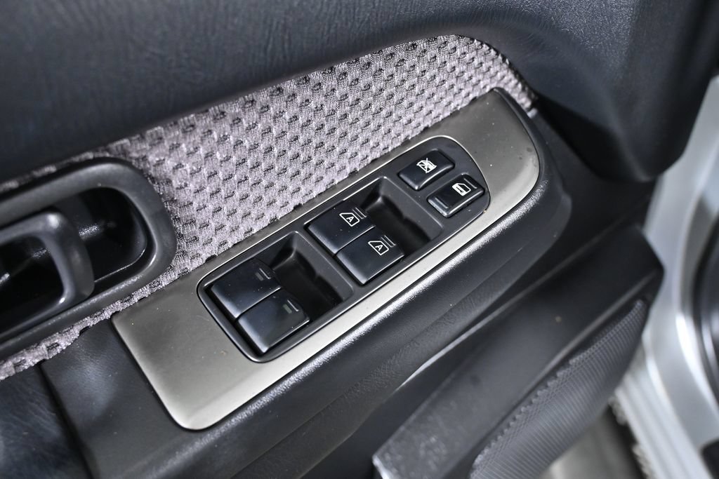 Used 2004 Nissan Pathfinder SE w/ (SRF) SE Sunroof Pkg AWD/4WD image 18