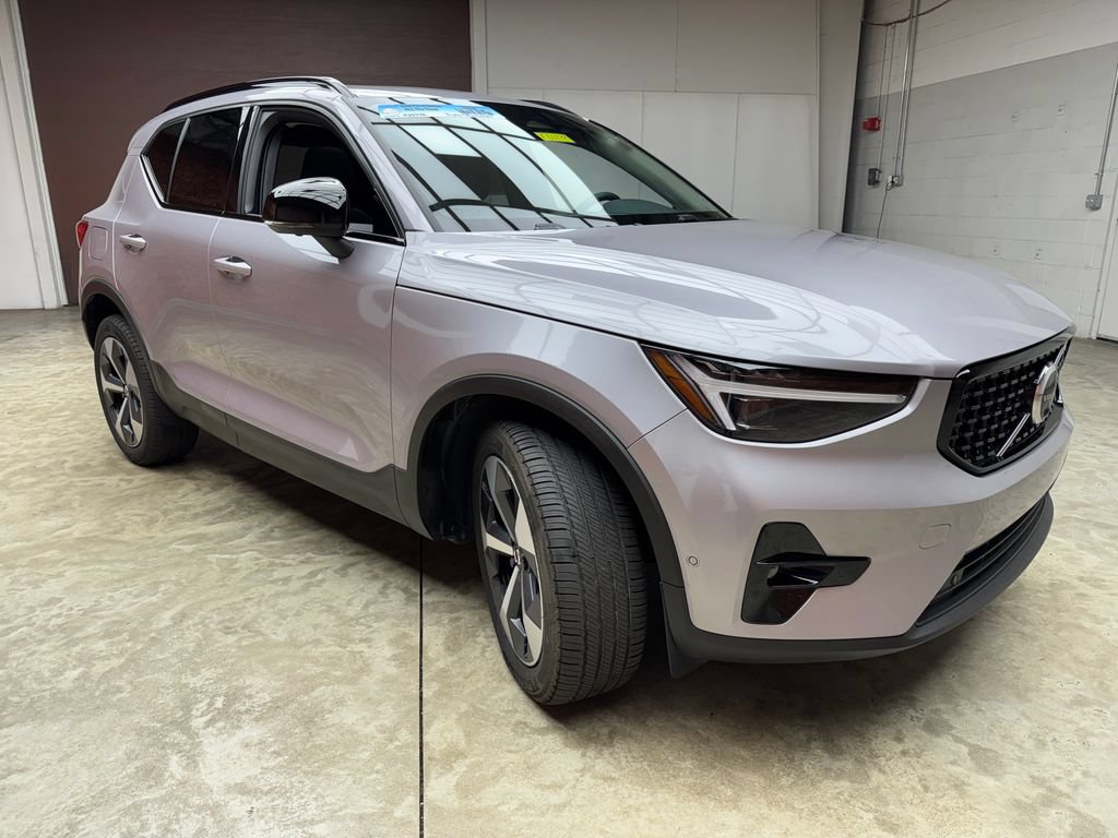Used 2026 Volvo XC40 B5 Plus AWD/4WD image 8