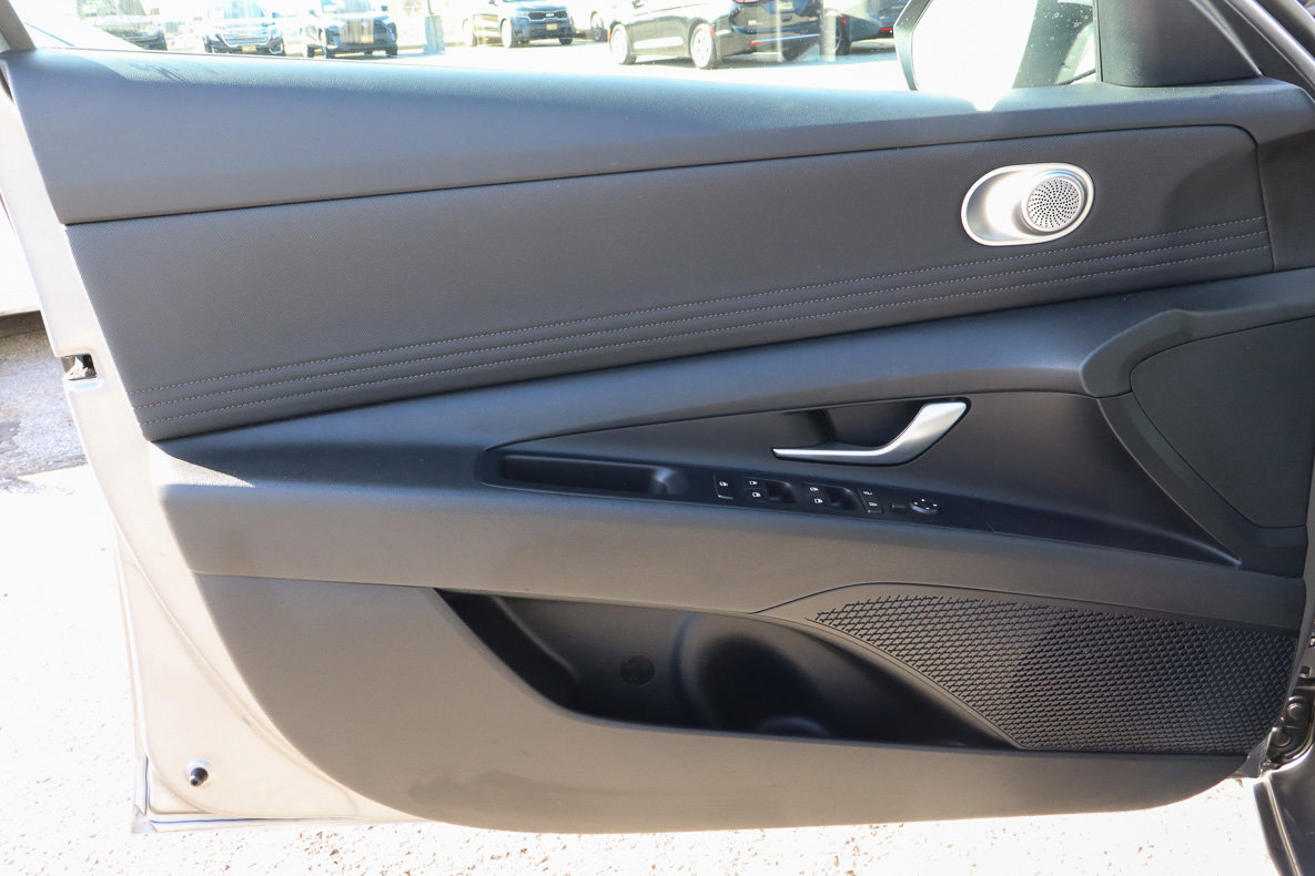 Used 2025 Hyundai Elantra SEL FWD image 13