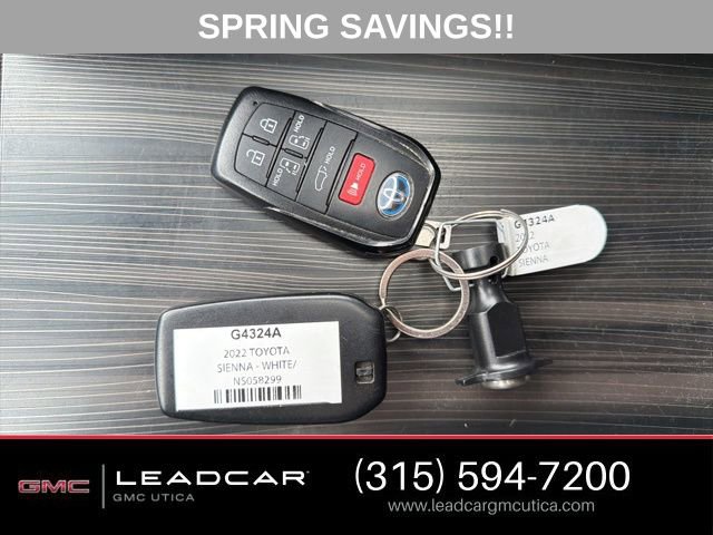 Used 2022 Toyota Sienna Platinum image 32