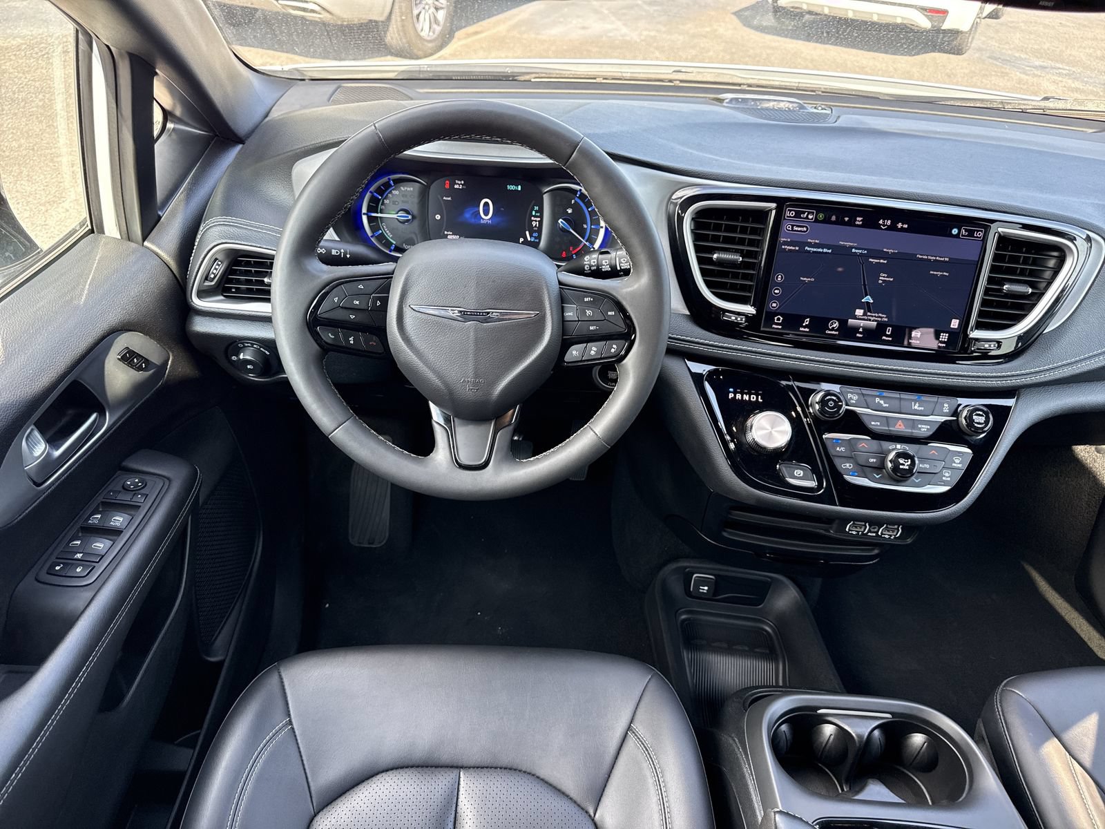 Used 2024 Chrysler Pacifica Limited FWD image 15