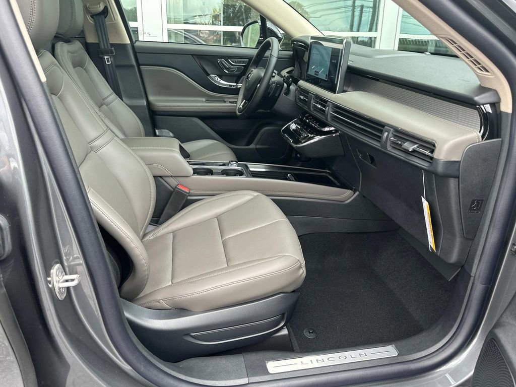 New 2025 Lincoln Corsair FWD w/ Equipment Group 101A image 13