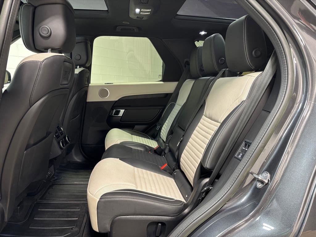 Used 2023 Land Rover Discovery Metropolitan Edition image 30