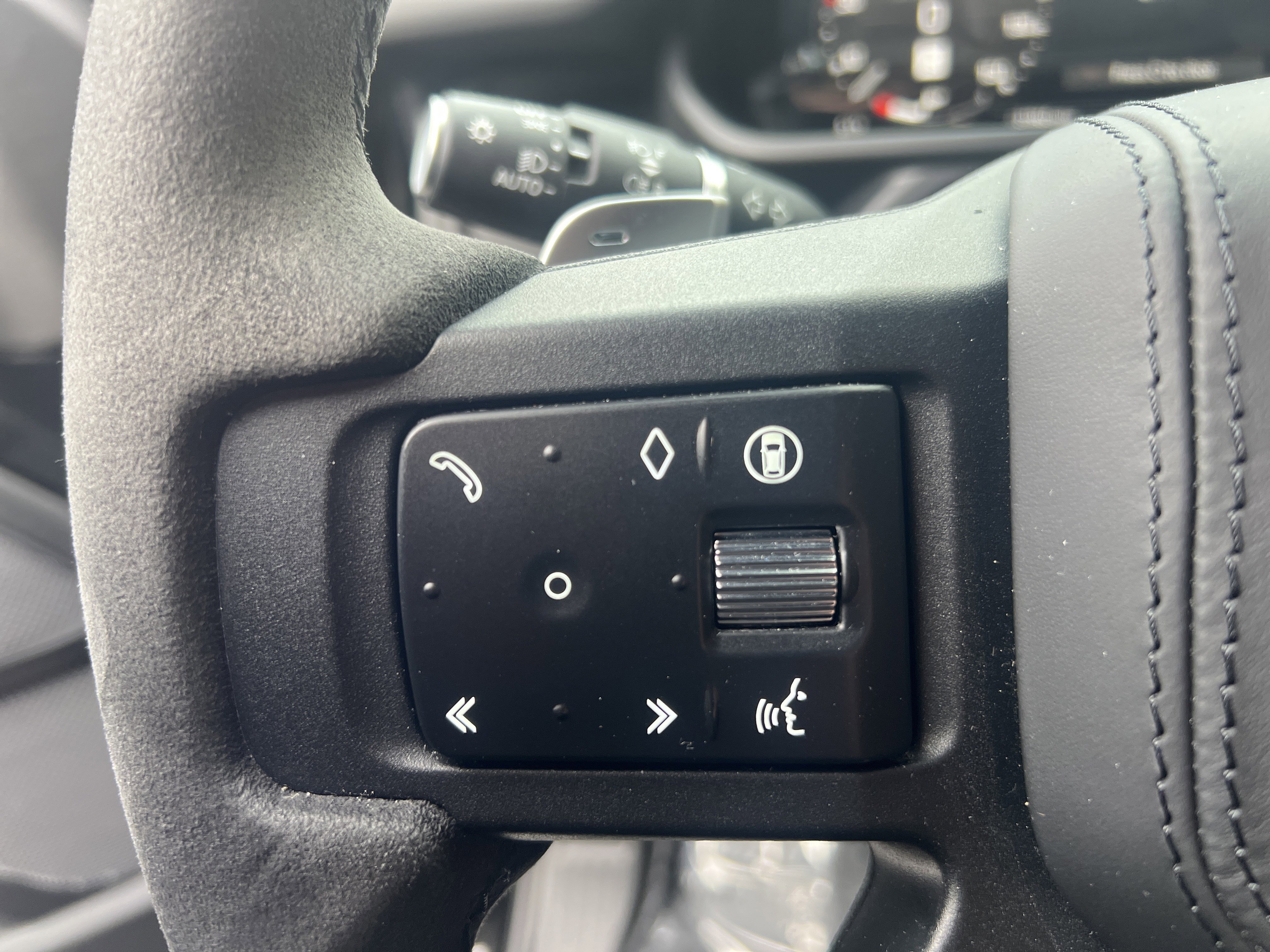 Used 2024 Land Rover Defender 110 V8 image 12