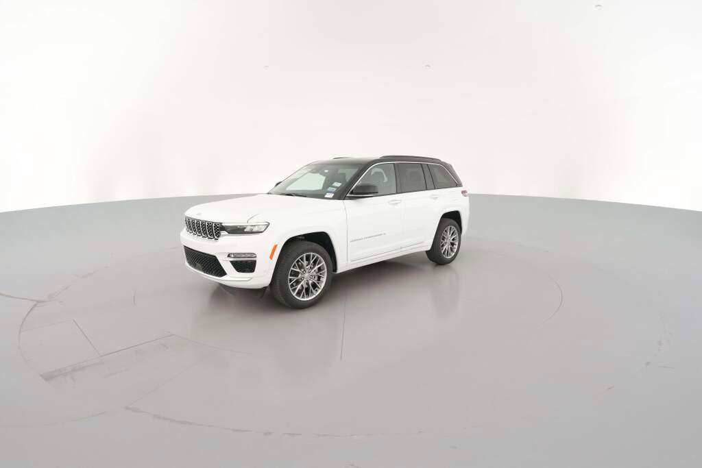 New 2025 Jeep Grand Cherokee Summit w/ Luxury Tech Group V image 4