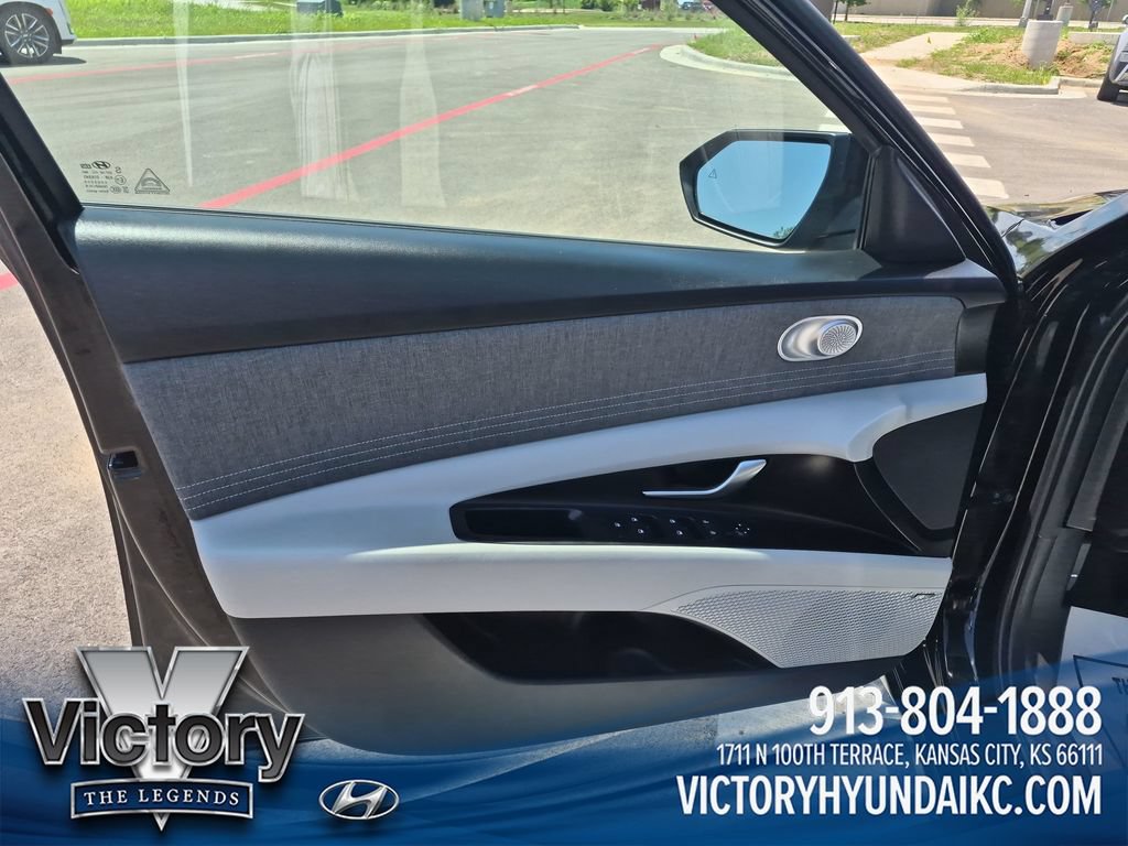 Used 2025 Hyundai Elantra Limited FWD image 10
