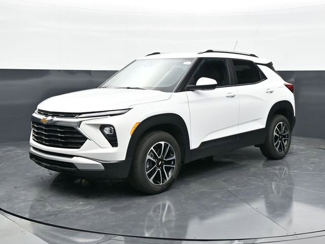 Used 2025 Chevrolet TrailBlazer LT w/ Driver Confidence Package AWD/4WD image 3