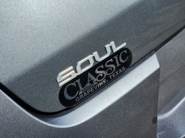 Used 2025 Kia Soul LX w/ LX Technology Package FWD image 9