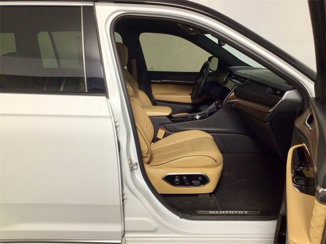 Used 2022 Jeep Grand Cherokee L Summit w/ Luxury Tech Group V image 33