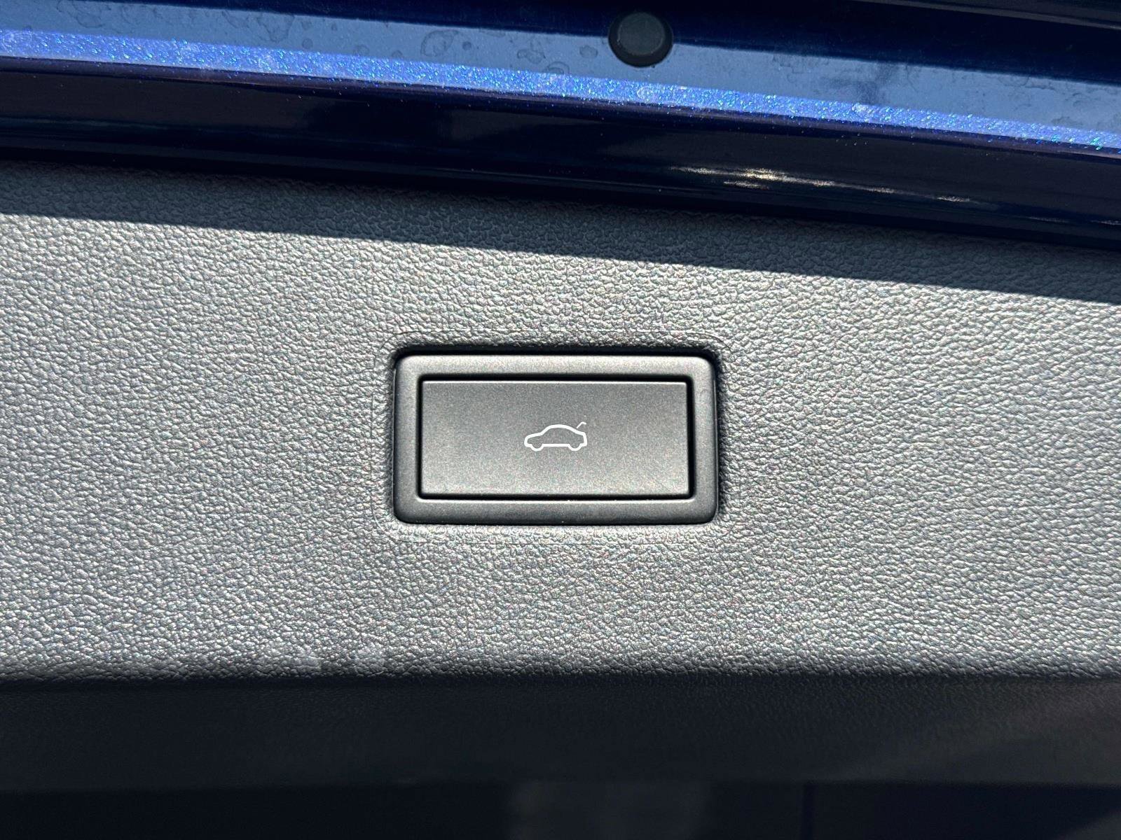 Used 2024 Volkswagen Tiguan Wolfsburg Edition image 13