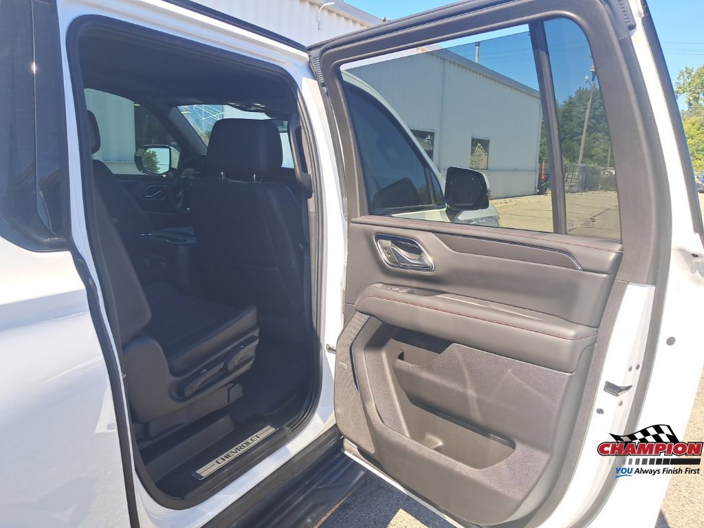 Used 2023 Chevrolet Suburban RST w/ Luxury Package AWD/4WD image 14