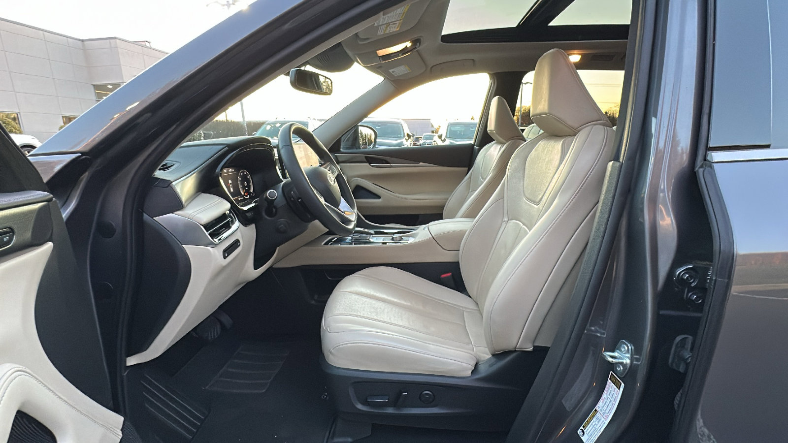 Certified 2022 INFINITI QX60 Luxe w/ Cargo Package image 12