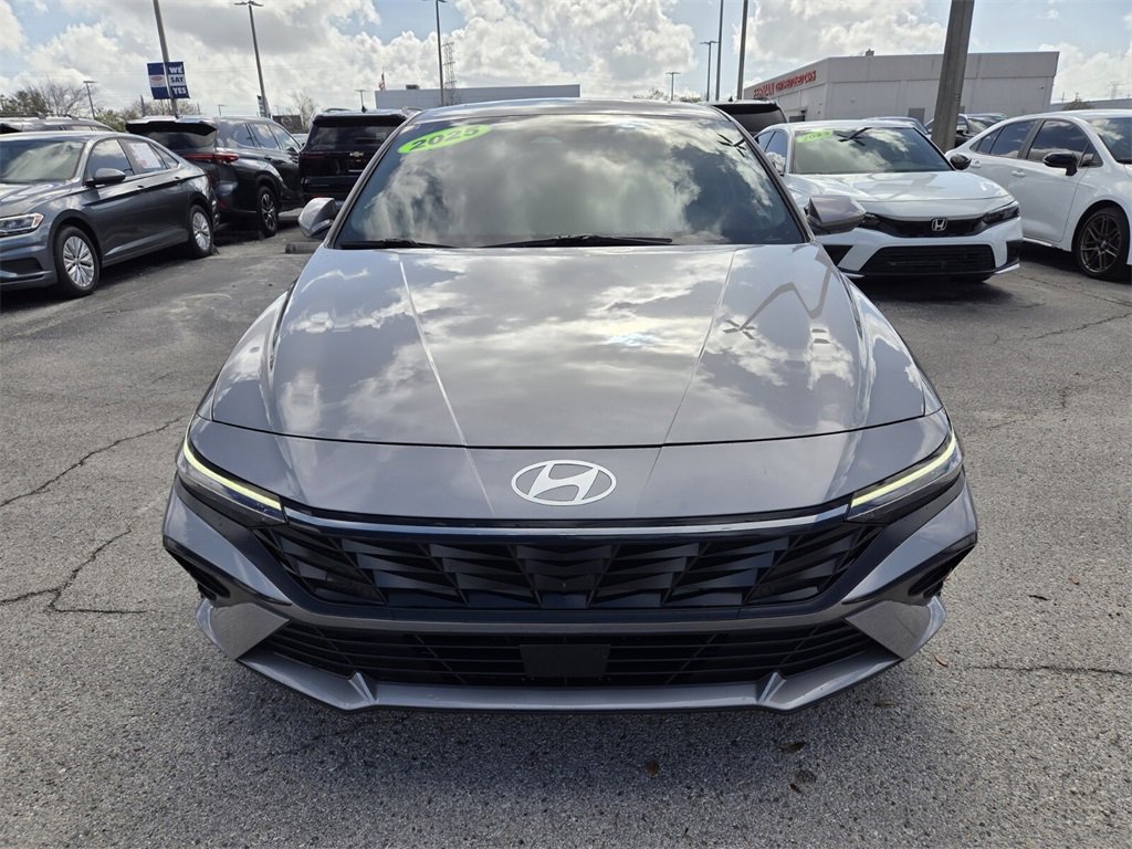 Used 2025 Hyundai Elantra SEL image 18