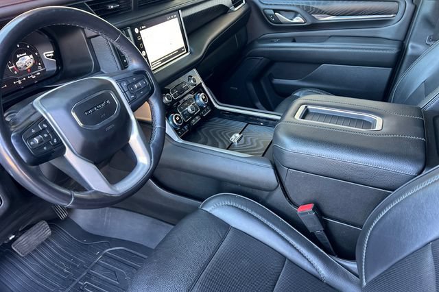 Used 2022 GMC Yukon Denali w/ Denali Premium Package AWD/4WD image 10