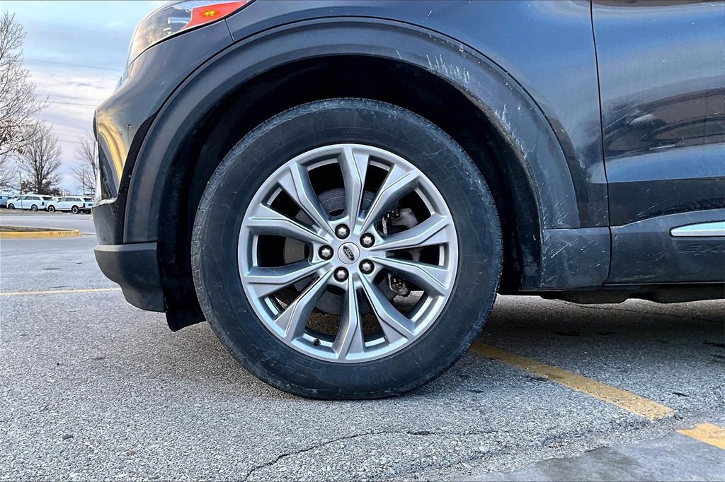 Used 2020 Ford Explorer XLT w/ Equipment Group 202A image 8