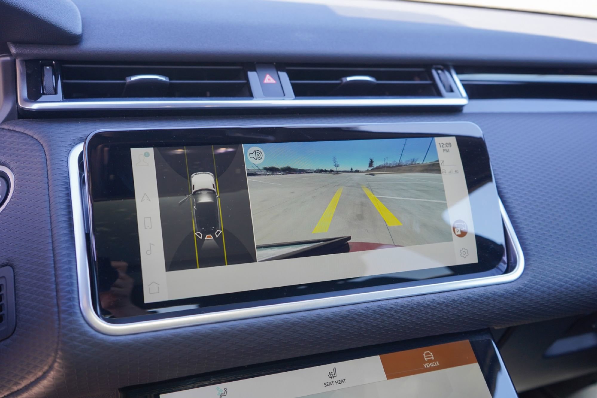 Used 2023 Land Rover Range Rover Velar R-Dynamic S image 17