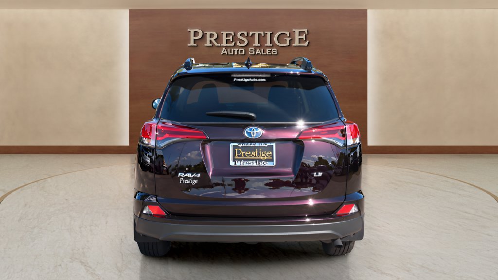 Used 2018 Toyota RAV4 LE FWD image 28