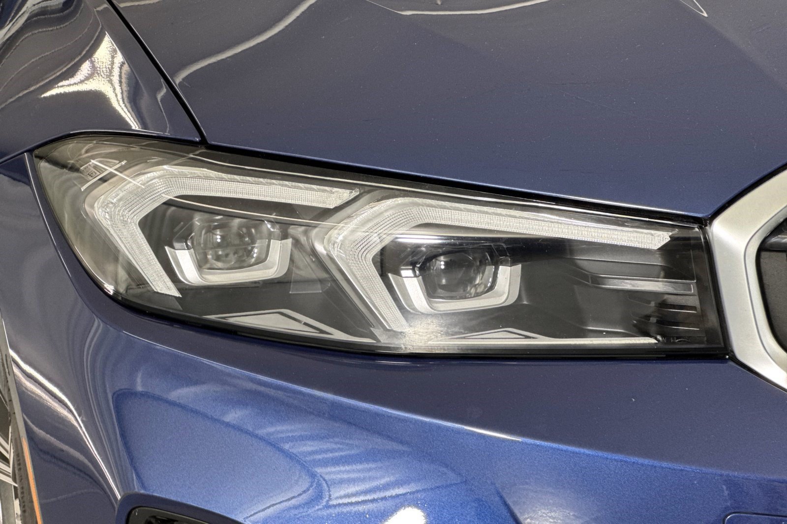 Used 2023 BMW 330i Sedan w/ Parking Assistance Package RWD image 11